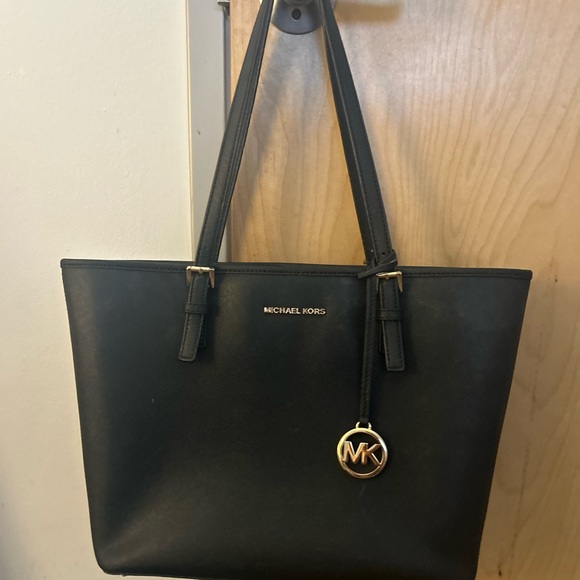Michael Kors Handbags - Michael Kors Savannah Large Saffiano Leather Tote Bag
